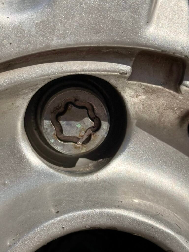 Chevrolet crossfire Crossfire 2004 wheel locking nut key replacement