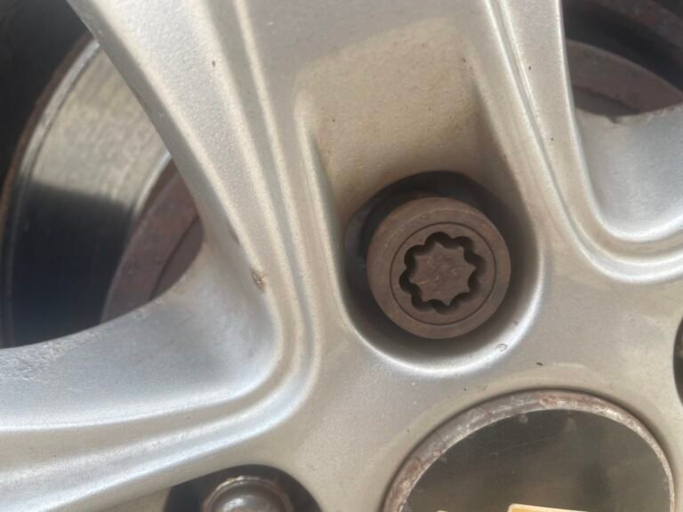 Chevrolet Captiva wheel locking nut key replacement