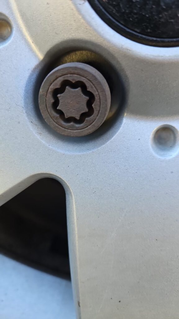 Chevrolet Captiva wheel locking nut key replacement