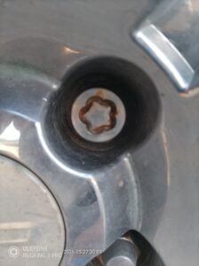 Chevrolet Equinox 3.4 L V6 LT trim wheel locking nut key replacement