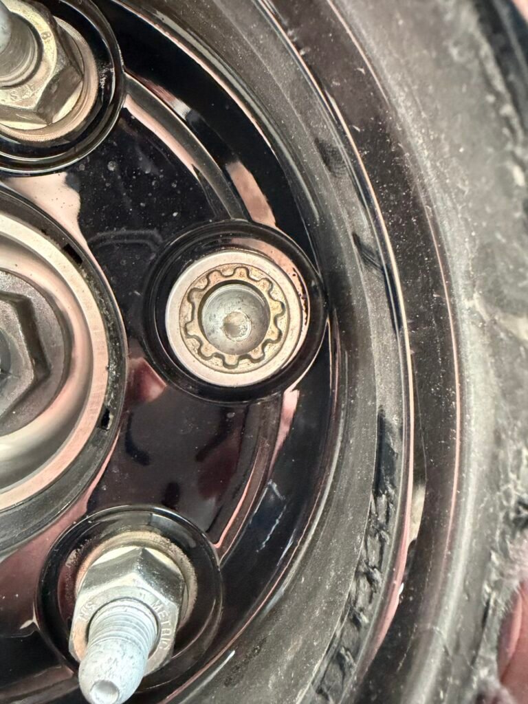 Chevrolet Suburban wheel locking nut key replacement