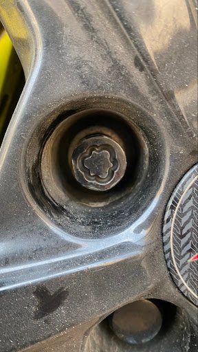 Chevrolet Corvette c8 stingray z51 2022 wheel locking nut