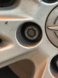 Chrysler 200 wheel locking nut key replacement