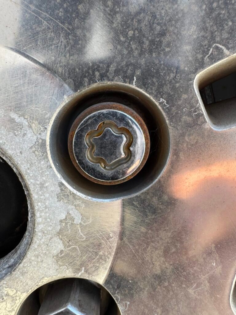 Chrysler 300C wheel locking nut key replacement