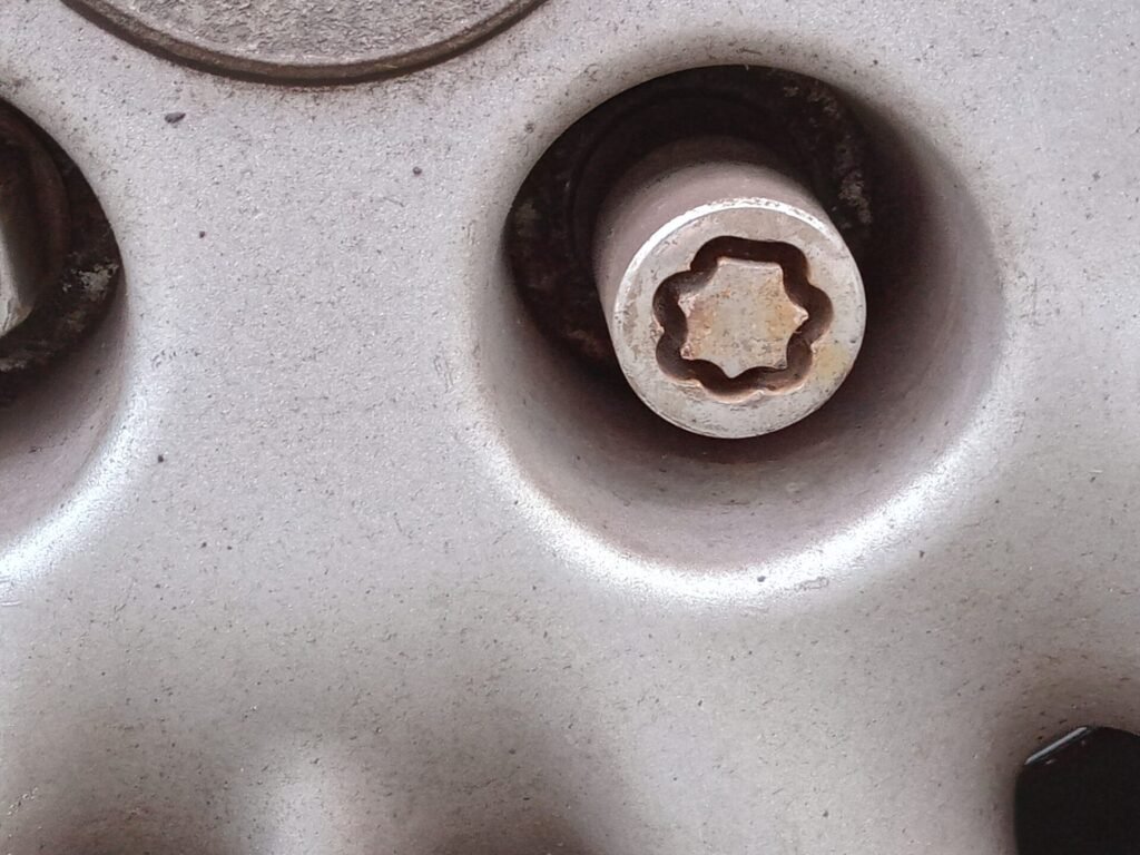 Chrysler Voyager wheel locking nut key replacement