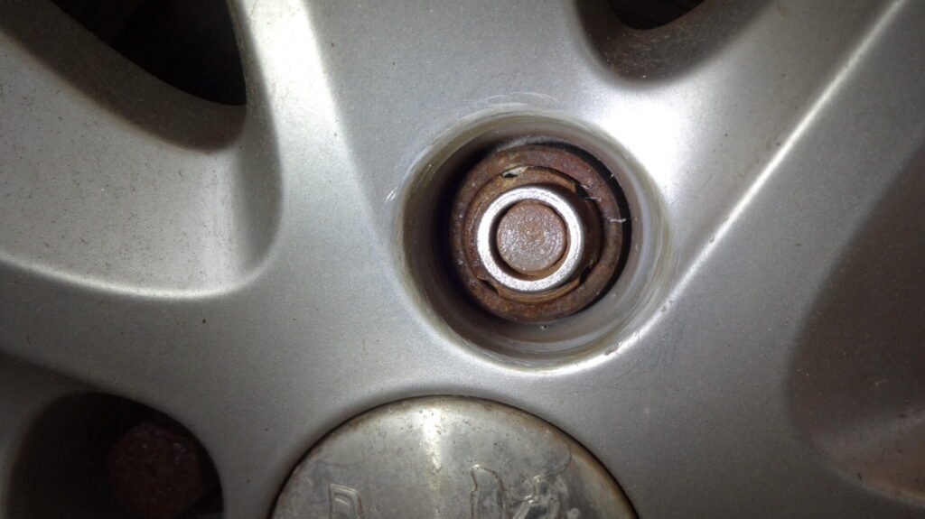 Citroen Berlingo wheel locking nut key replacement