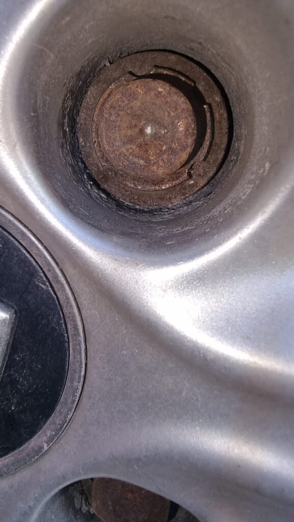 Citroen C3 Picasso wheel locking nut key replacement