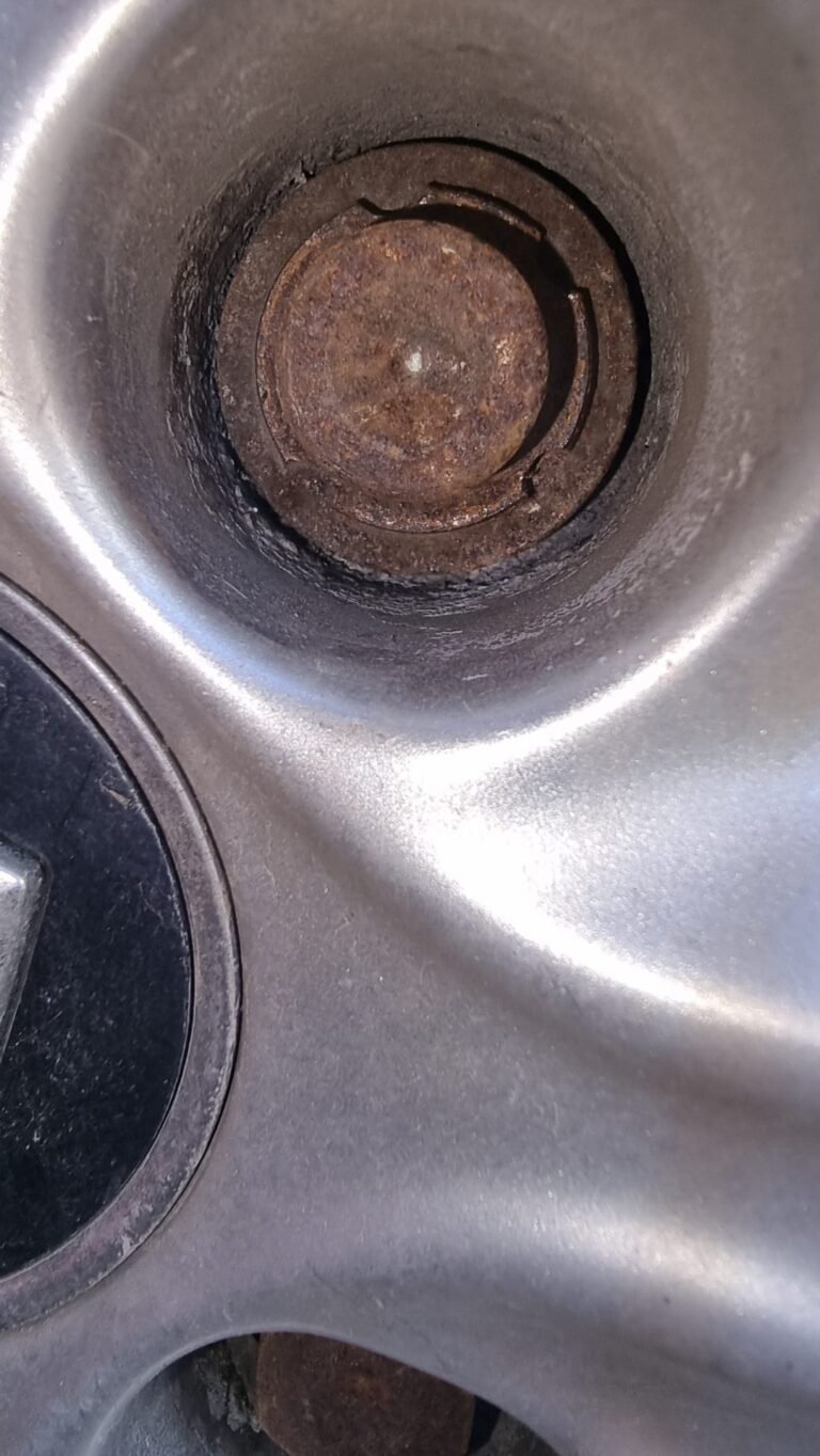 Citroen C3 Picasso wheel locking nut key replacement