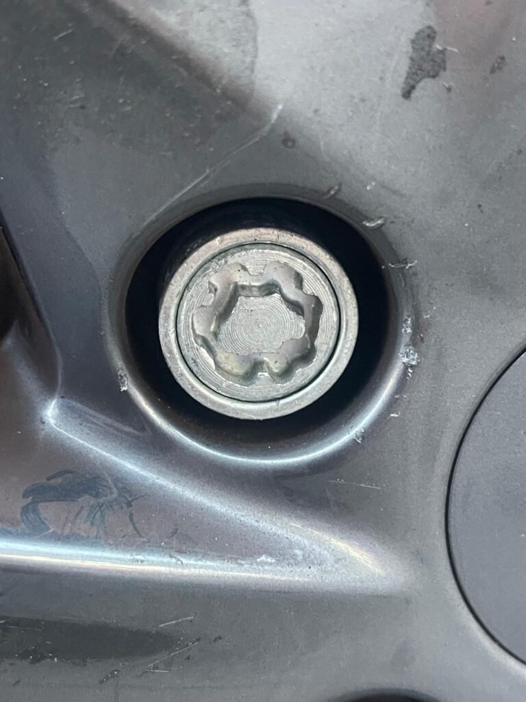 Cupra Born 1 wheel locking nut key replacement