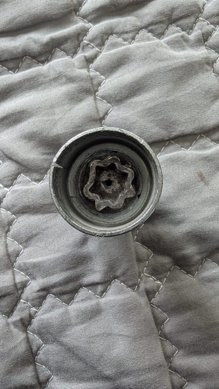 Dacia Duster wheel locking nut key replacement