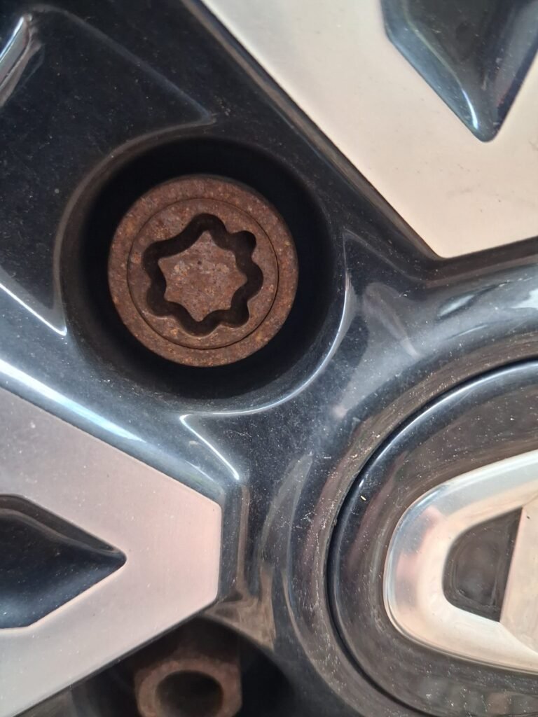 Dacia Duster wheel locking nut key replacement