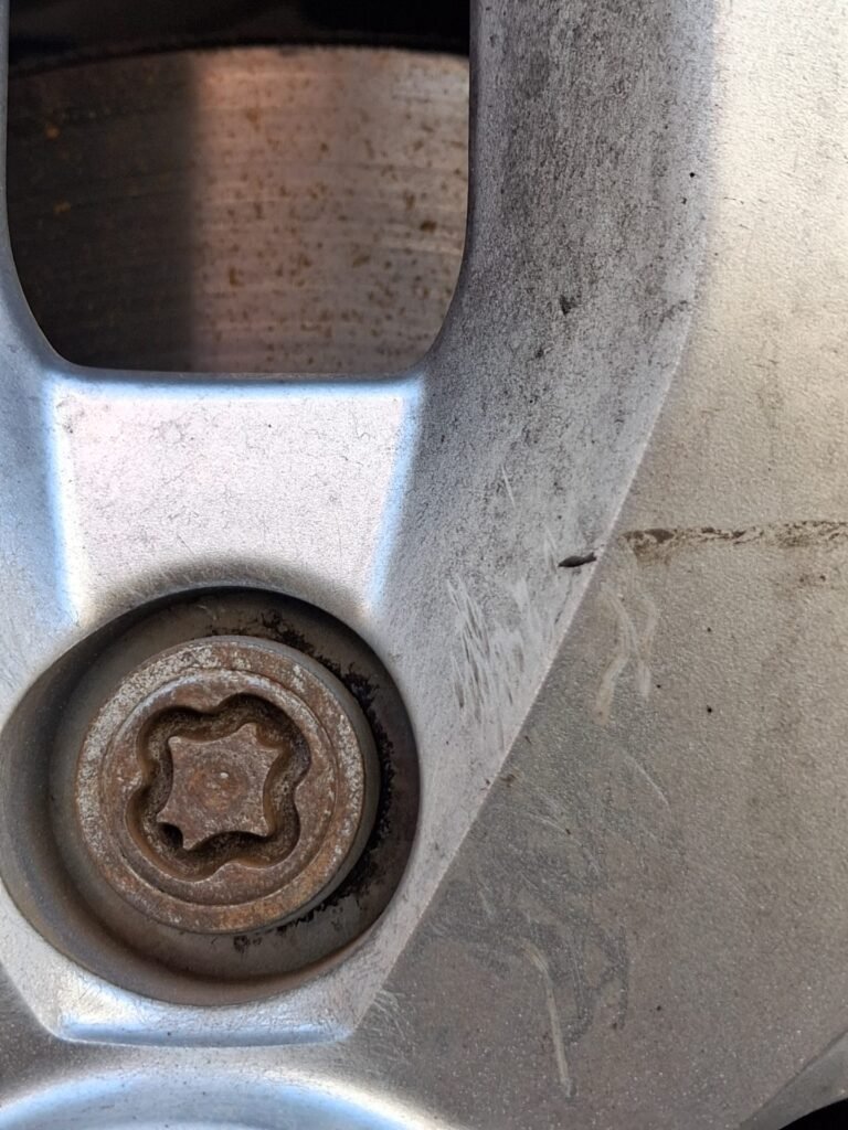 Dacia Duster wheel locking nut key replacement