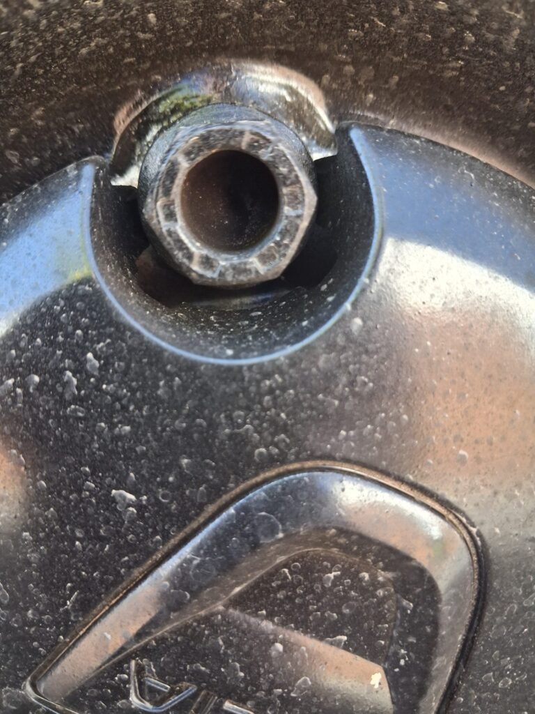 Darcia Duster wheel locking nut key replacement