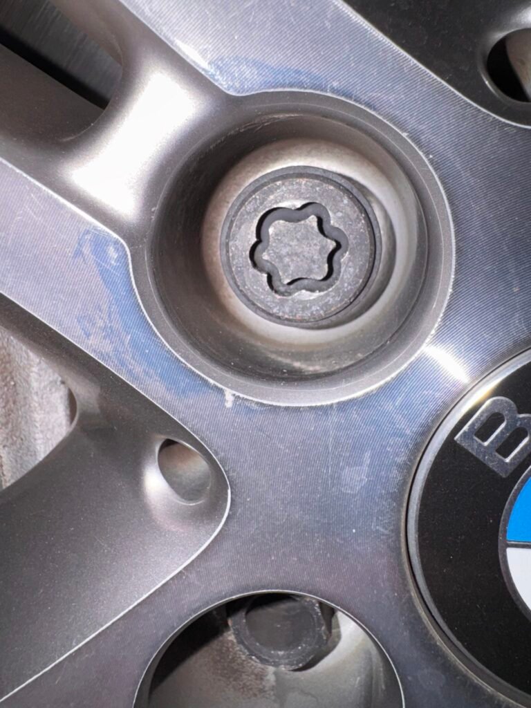 Dop BMW x1 wheel locking nut key replacement