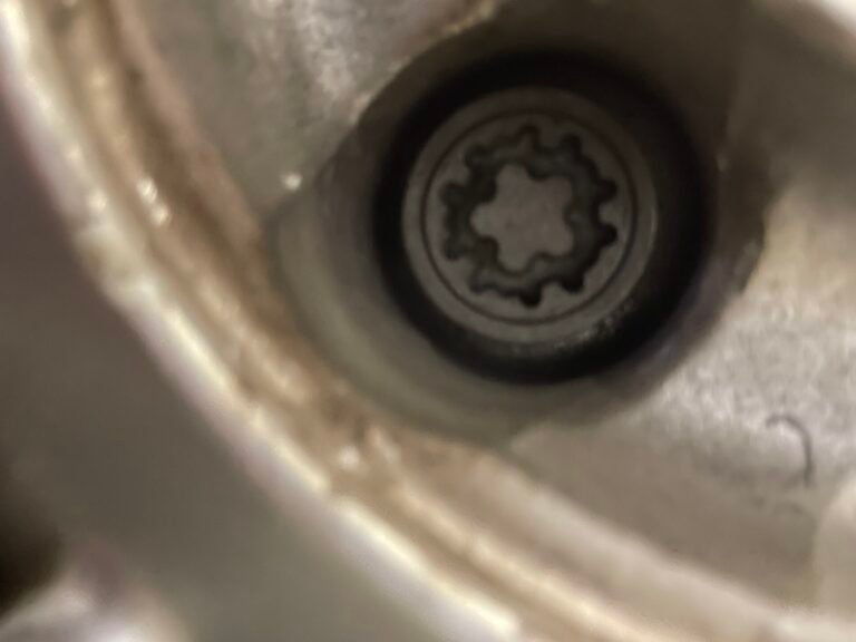 Fiat 500 Lounge wheel locking nut key replacement