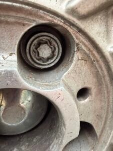 Fiat 500 Lounge wheel locking nut