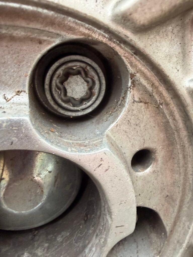 Fiat 500 wheel locking nut key replacement