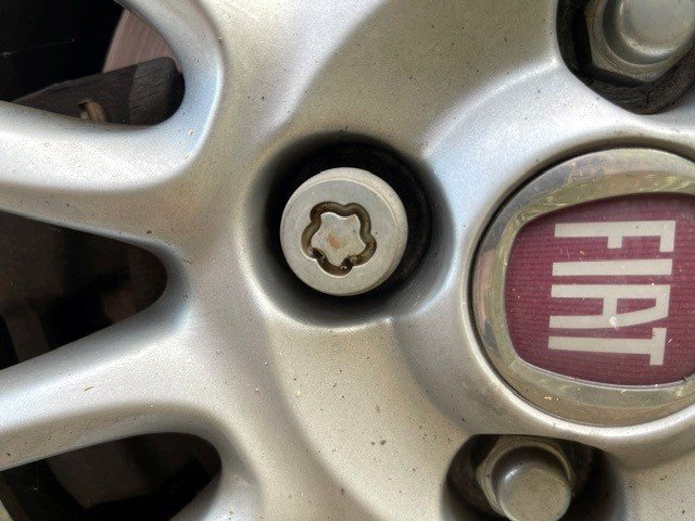 FIAT/ABARTH 124 wheel locking nut key replacement