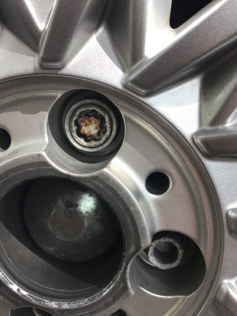 Fiat 500 3 door hatch1.2 lounge wheel locking nut key replacement