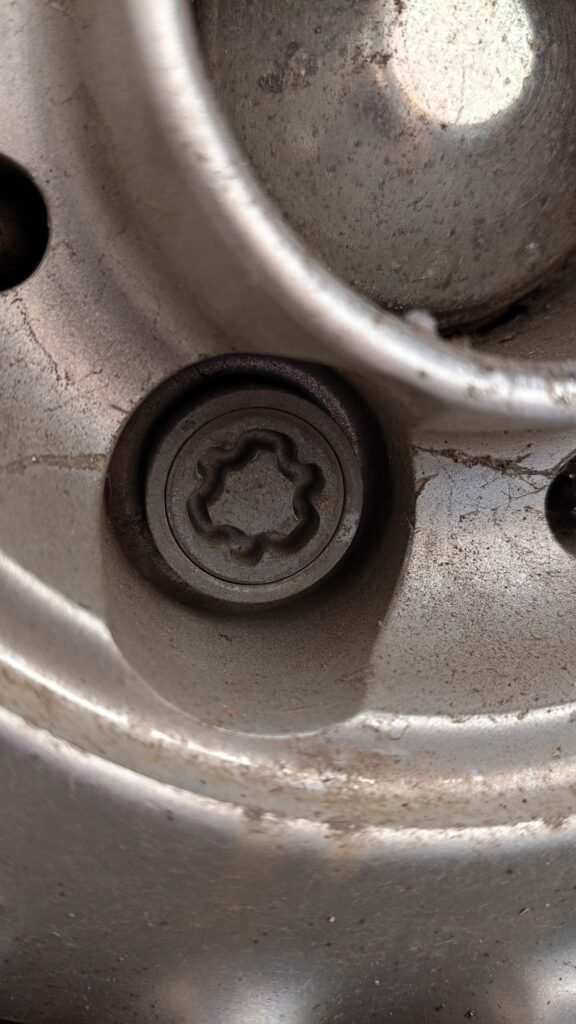 Fiat 500 wheel locking nut key replacement