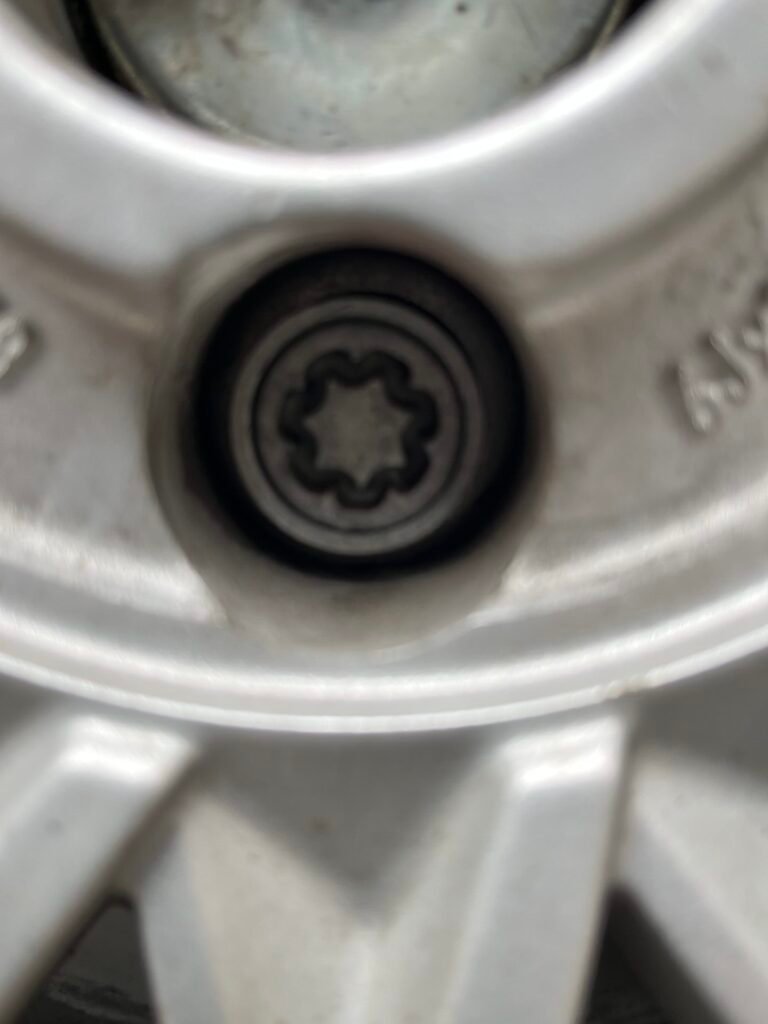 Fiat 500 wheel locking nut key replacement