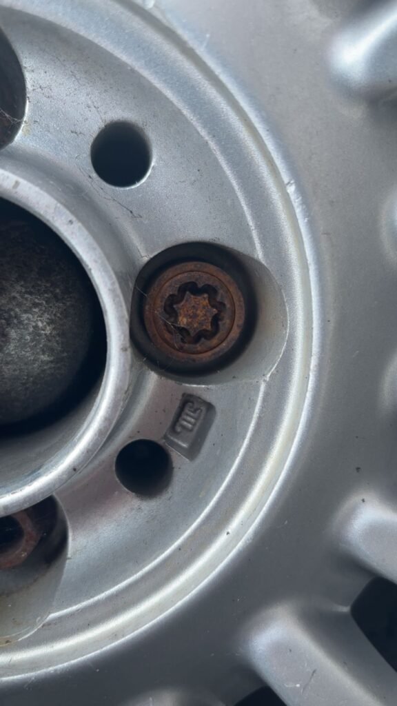 Fiat 500 wheel locking nut key replacement