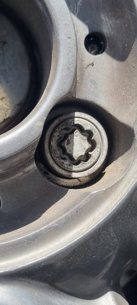 Fiat 500 wheel locking nut key replacement