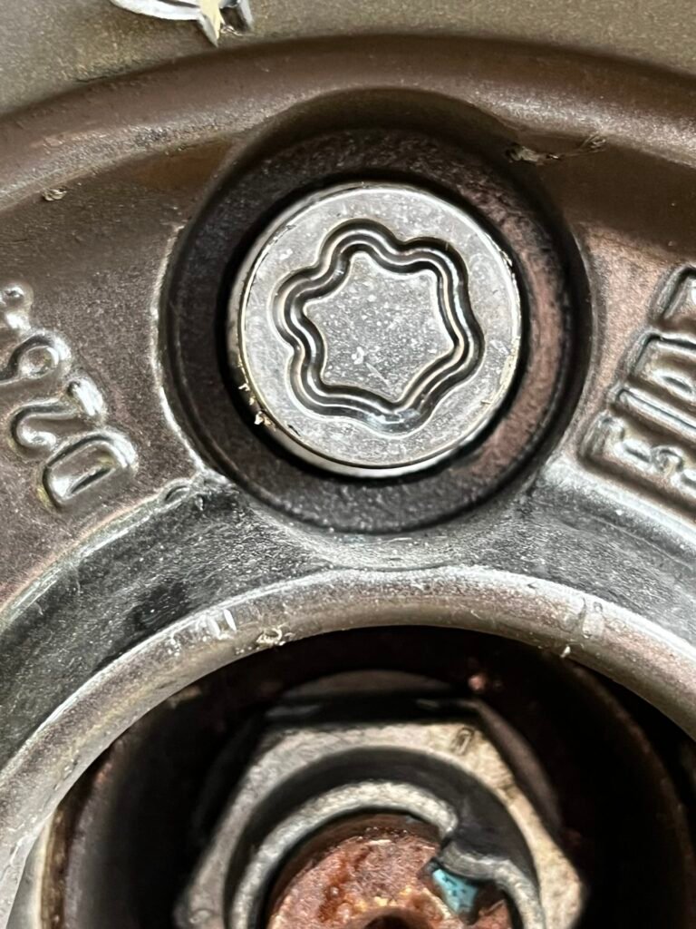 Fiat 500 wheel locking nut key replacement