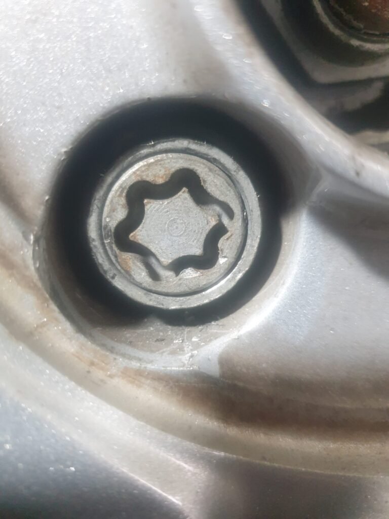 Fiat 500 wheel locking nut key replacement