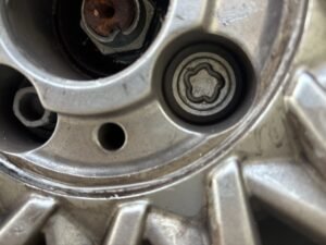 Fiat 500 Lounge 2018 wheel locking nut key replacement