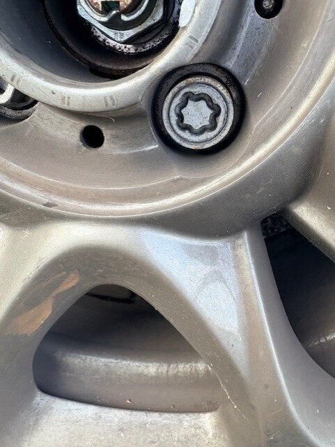 Fiat 500 S wheel locking nut key replacement