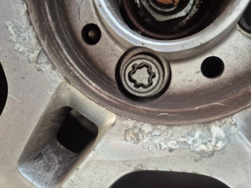 Fiat 500 wheel locking nut key replacement