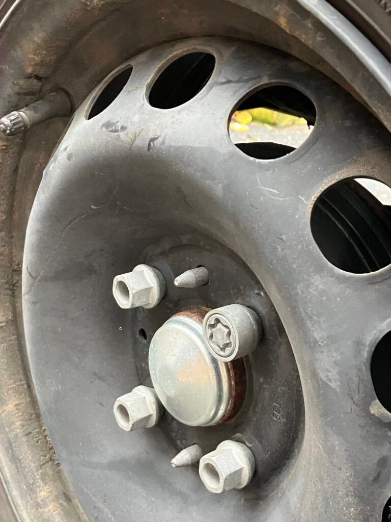 Fiat 500 wheel locking nut key replacement