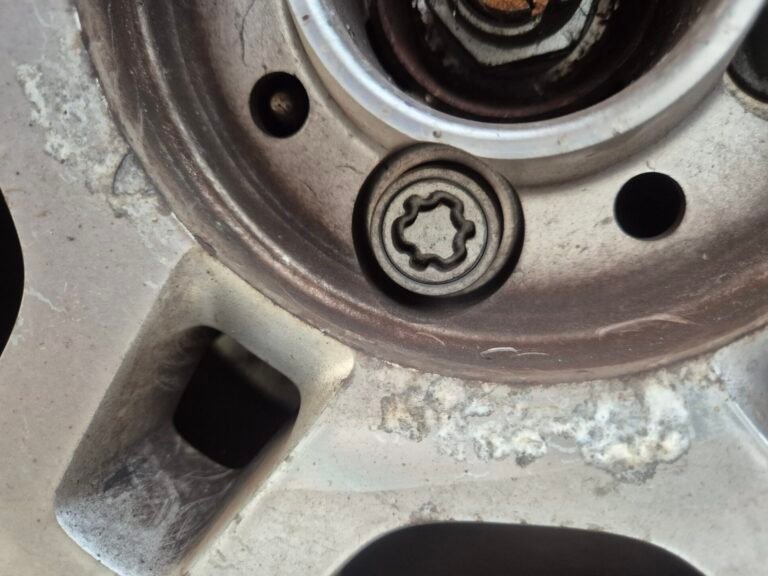 Fiat 500 wheel locking nut key replacement