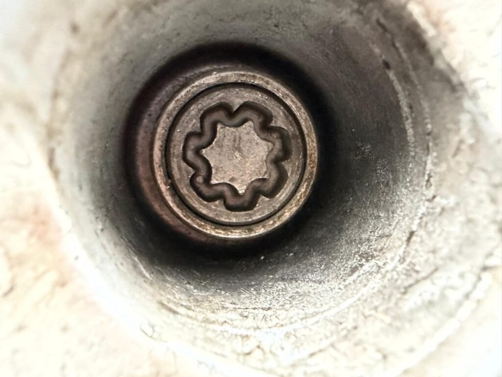 fiat 500 wheel locking nut