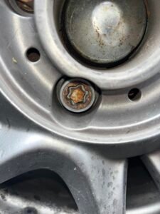 Fiat 500 wheel lock key code