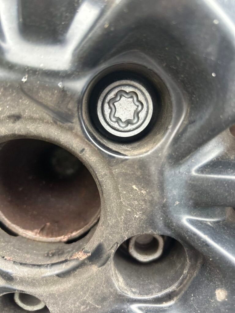 Fiat 500x locking lug nut