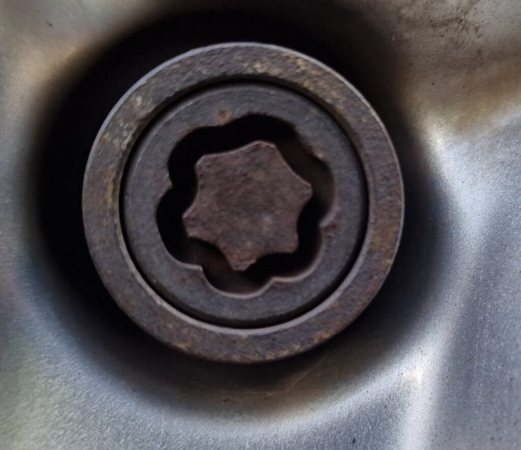 Ford Anadol wheel locking nut key replacement