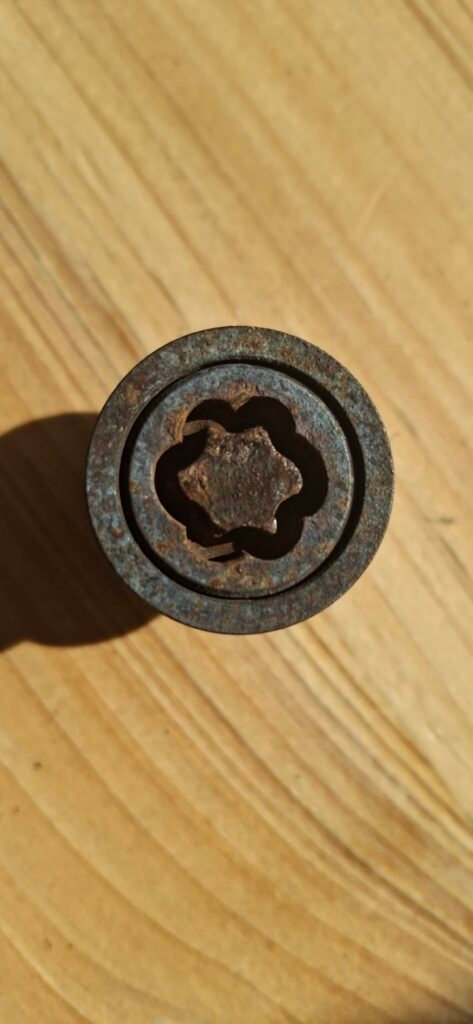Ford C-Max 2011 wheel locking nut key replacement