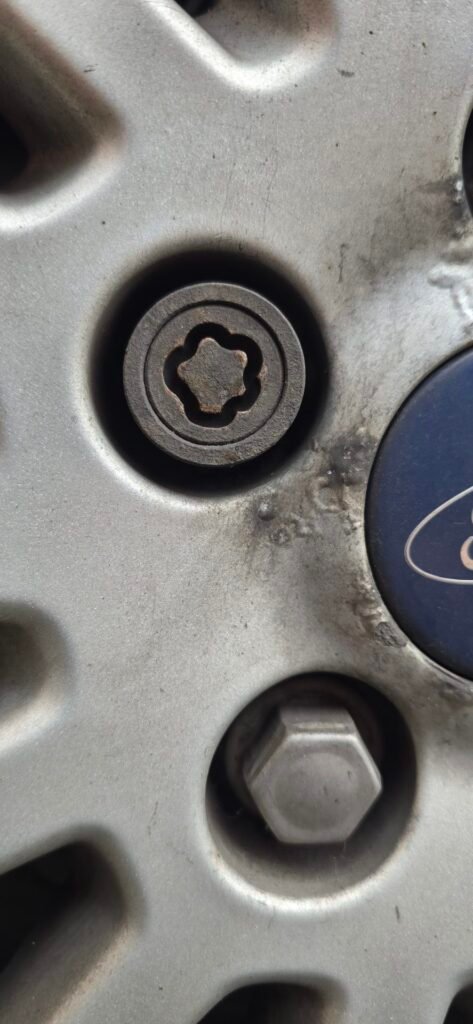 Ford C-Max wheel locking nut key replacement