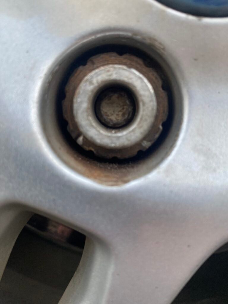 Ford Fiesta 1.5 Tdci Zetec 2013 wheel locking nut key replacement