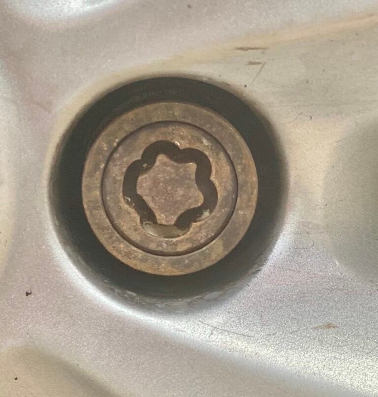 Ford Firsta wheel locking nut key replacement