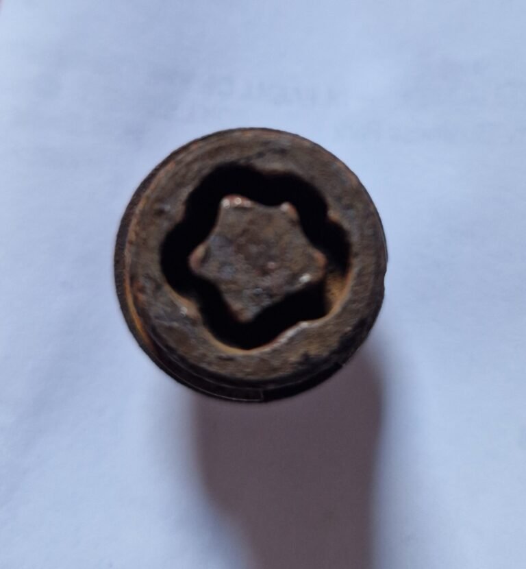 Ford Focus 1.6 TDCi wheel locking nut key replacement