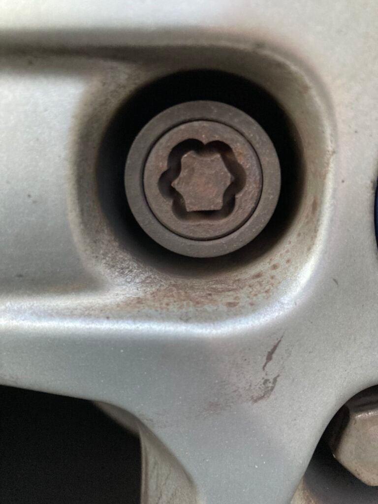 Ford Focus estate 2012 wheel locking nut key replacement