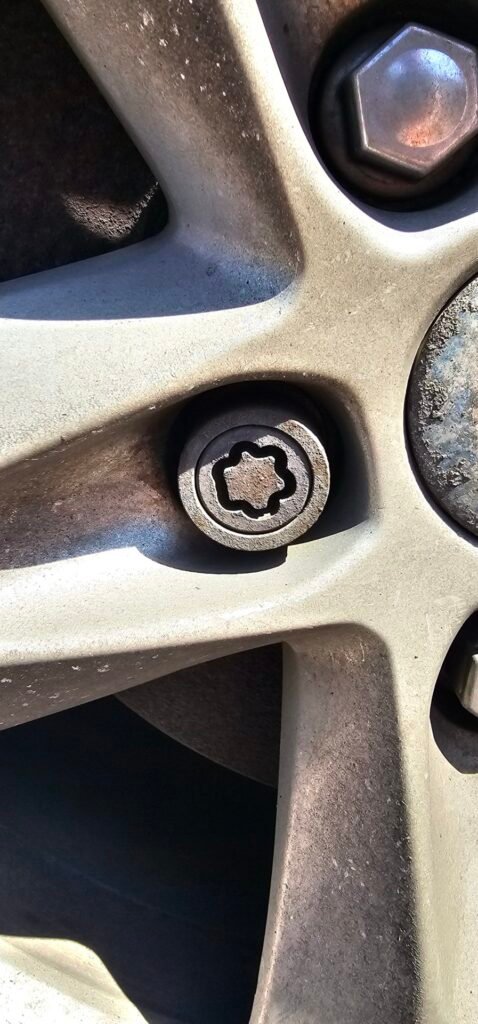 Ford Focus wheel locking nut key replacement