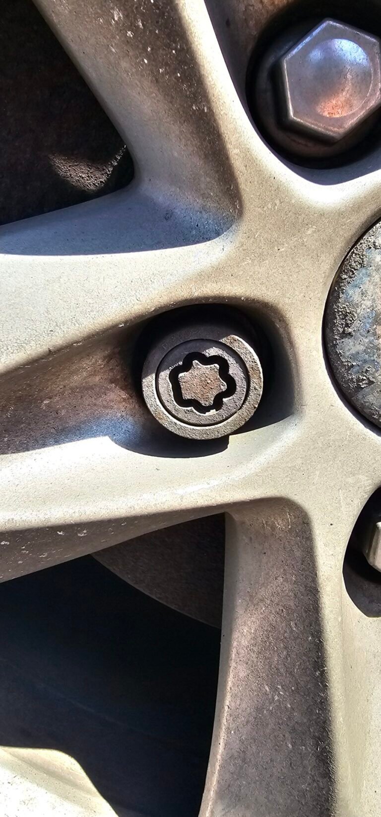 Ford Focus wheel locking nut key replacement