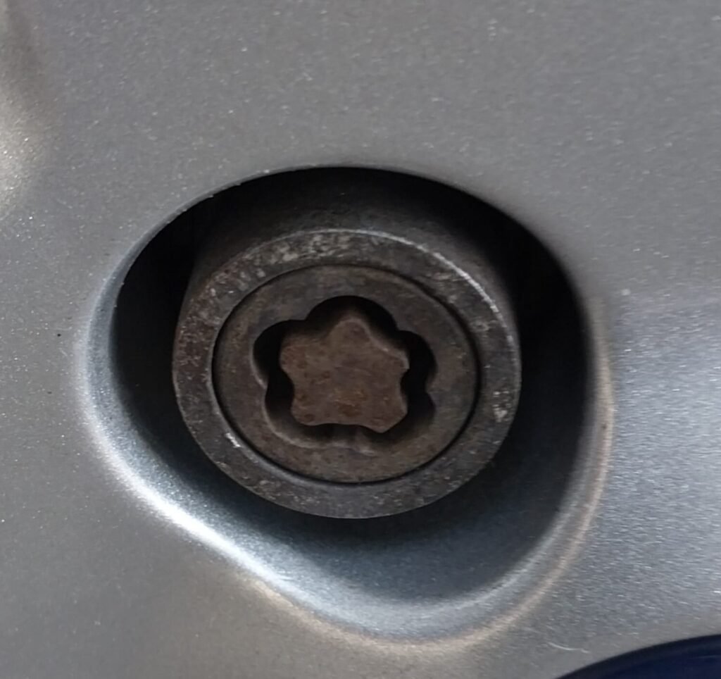 Ford Focus wheel locking nut key replacement