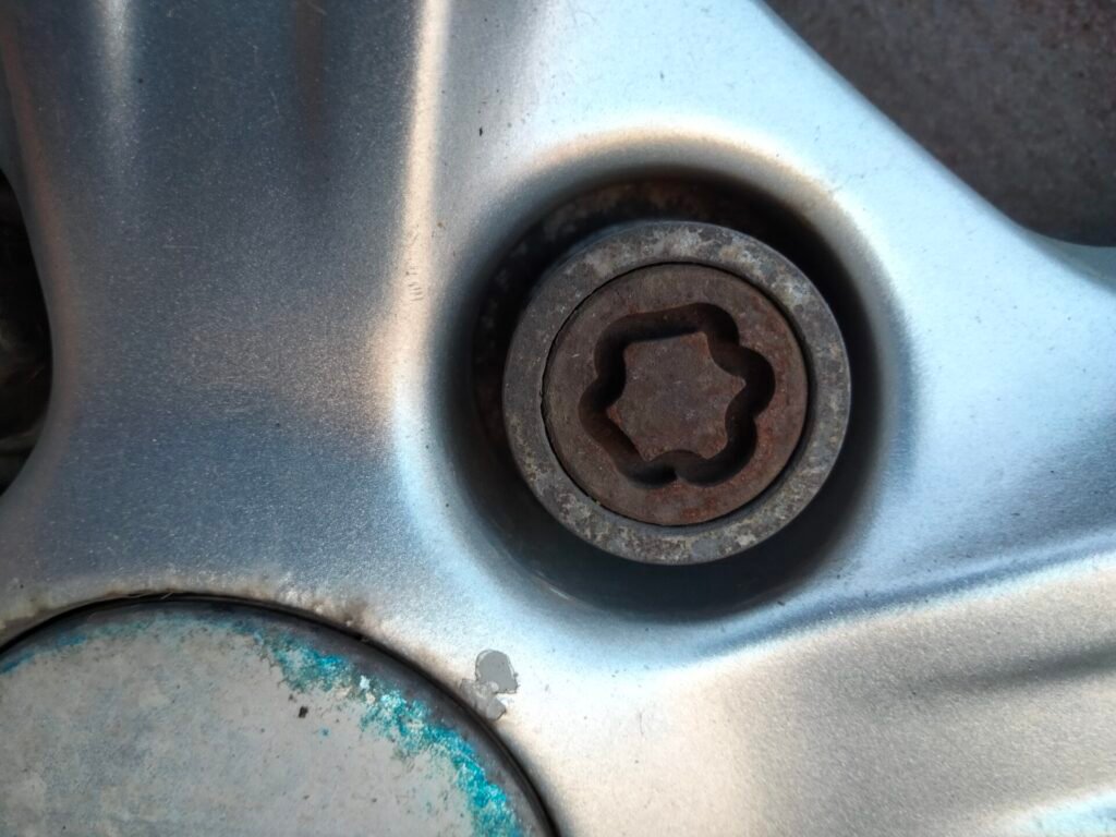 Ford Focus wheel locking nut key replacement