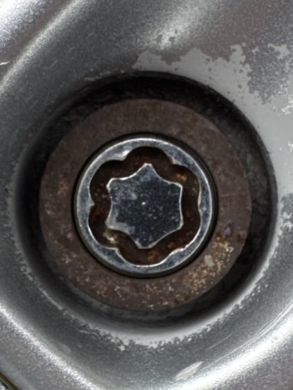 Ford Focus wheel locking nut key replacement