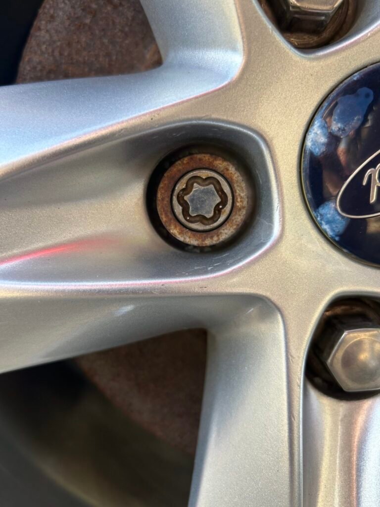 Ford Focus wheel locking nut key replacement